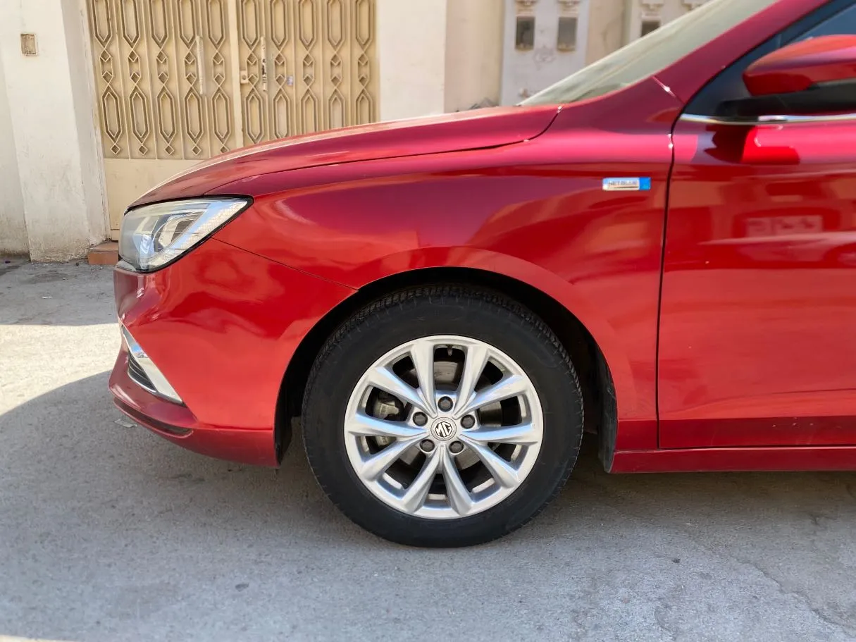 Car image 8
