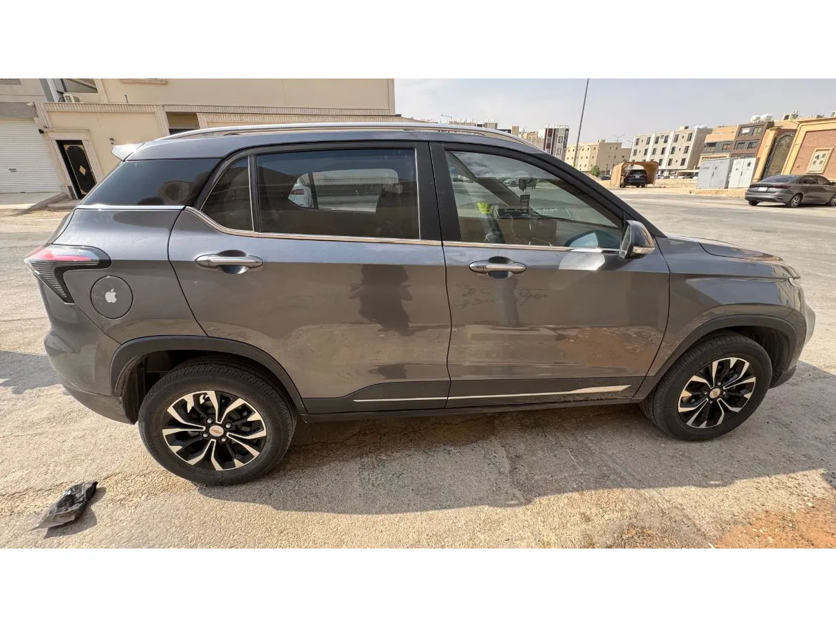 Car image 4