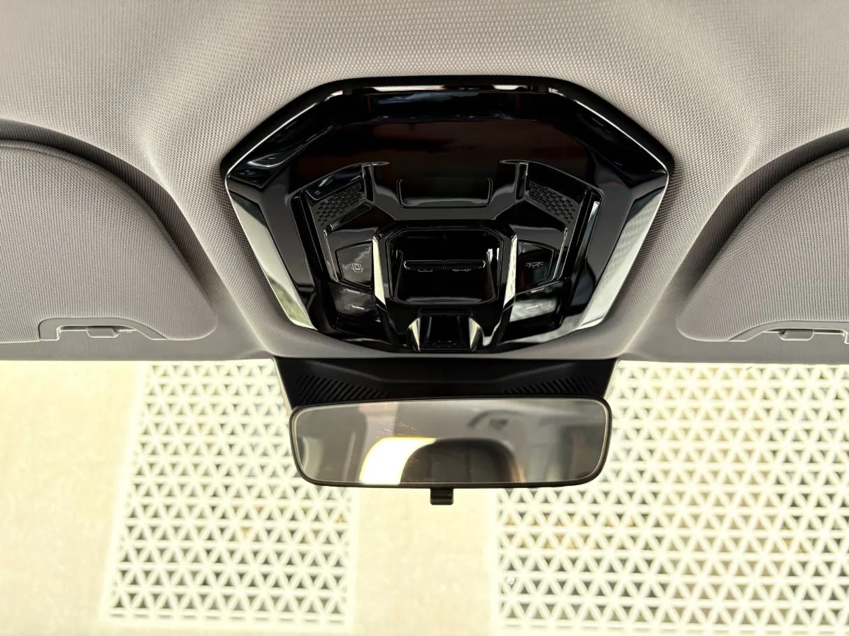 Car image 29