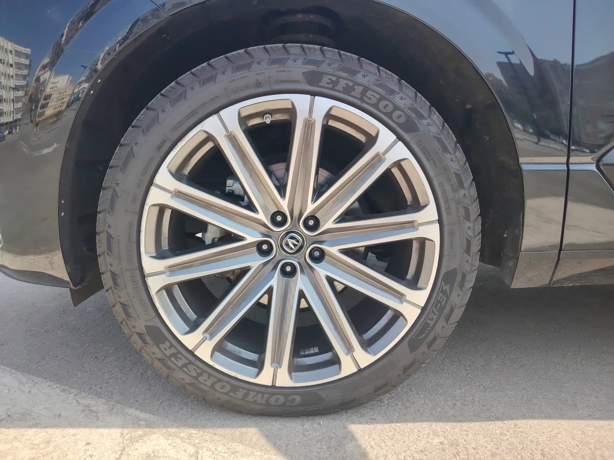 Car image 9