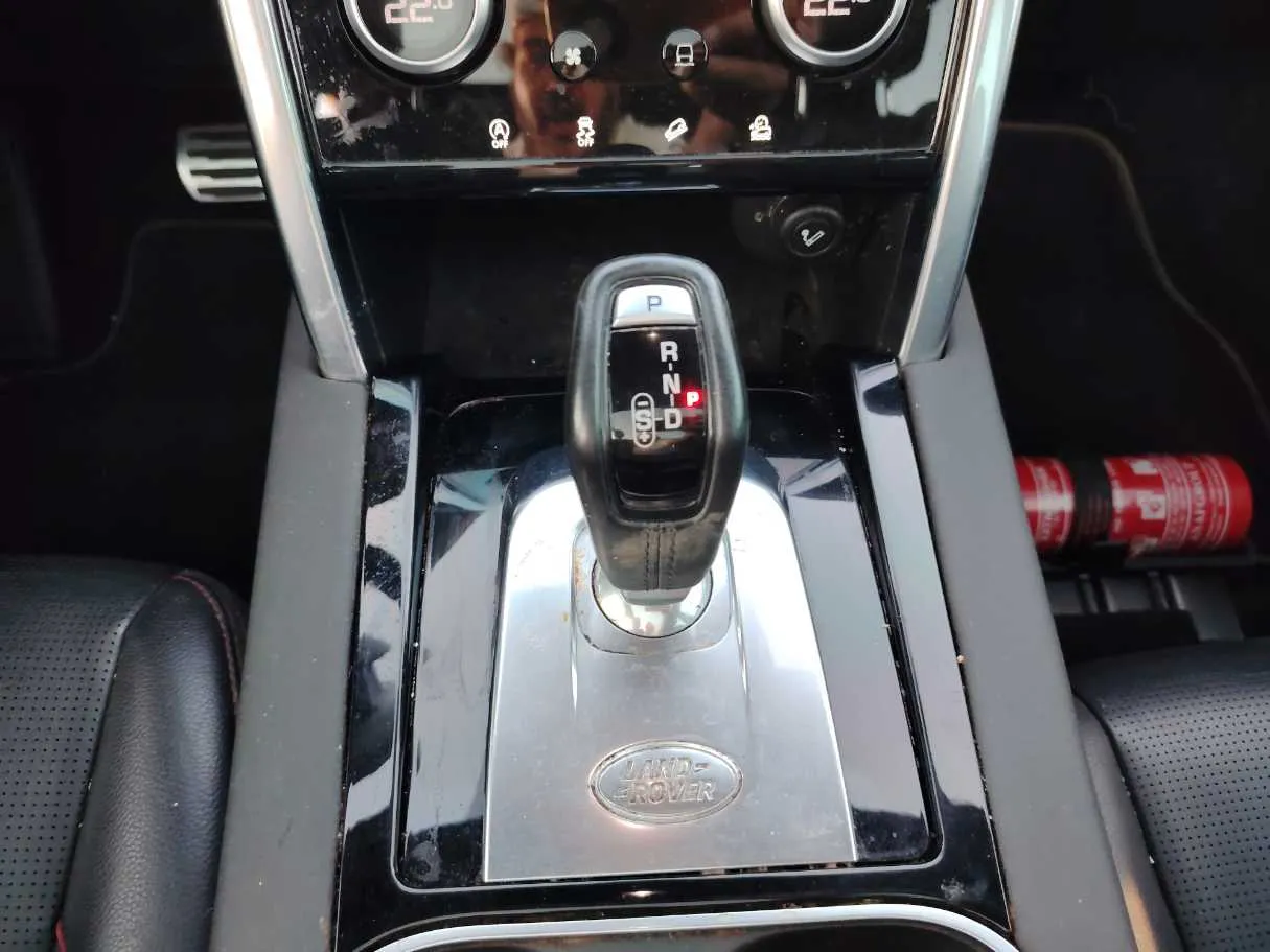 Car image 18