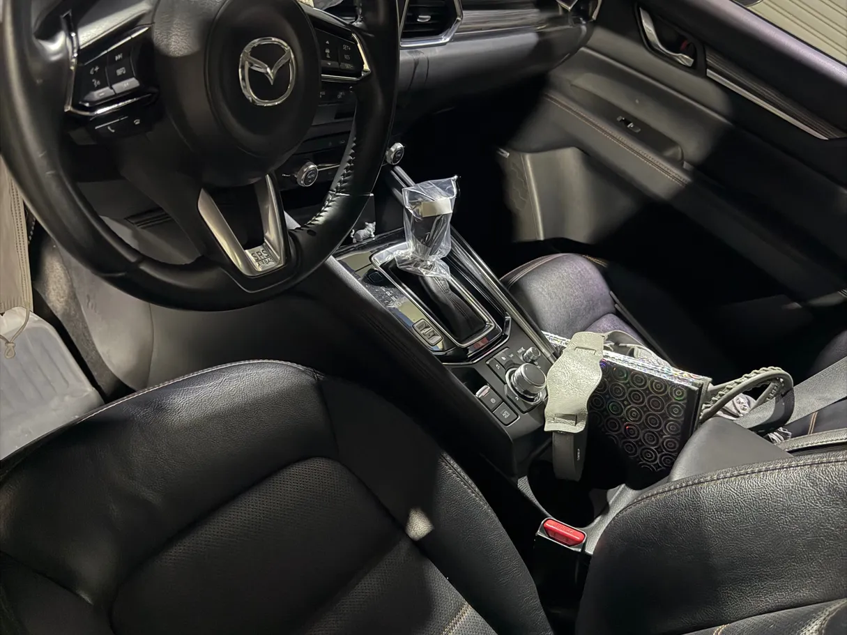 Car image 5