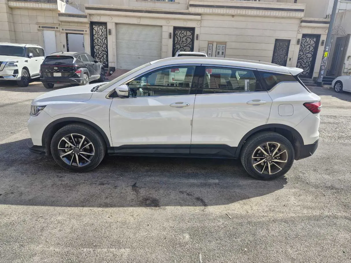 Car image 8