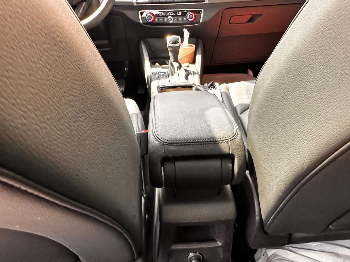 Car image 27