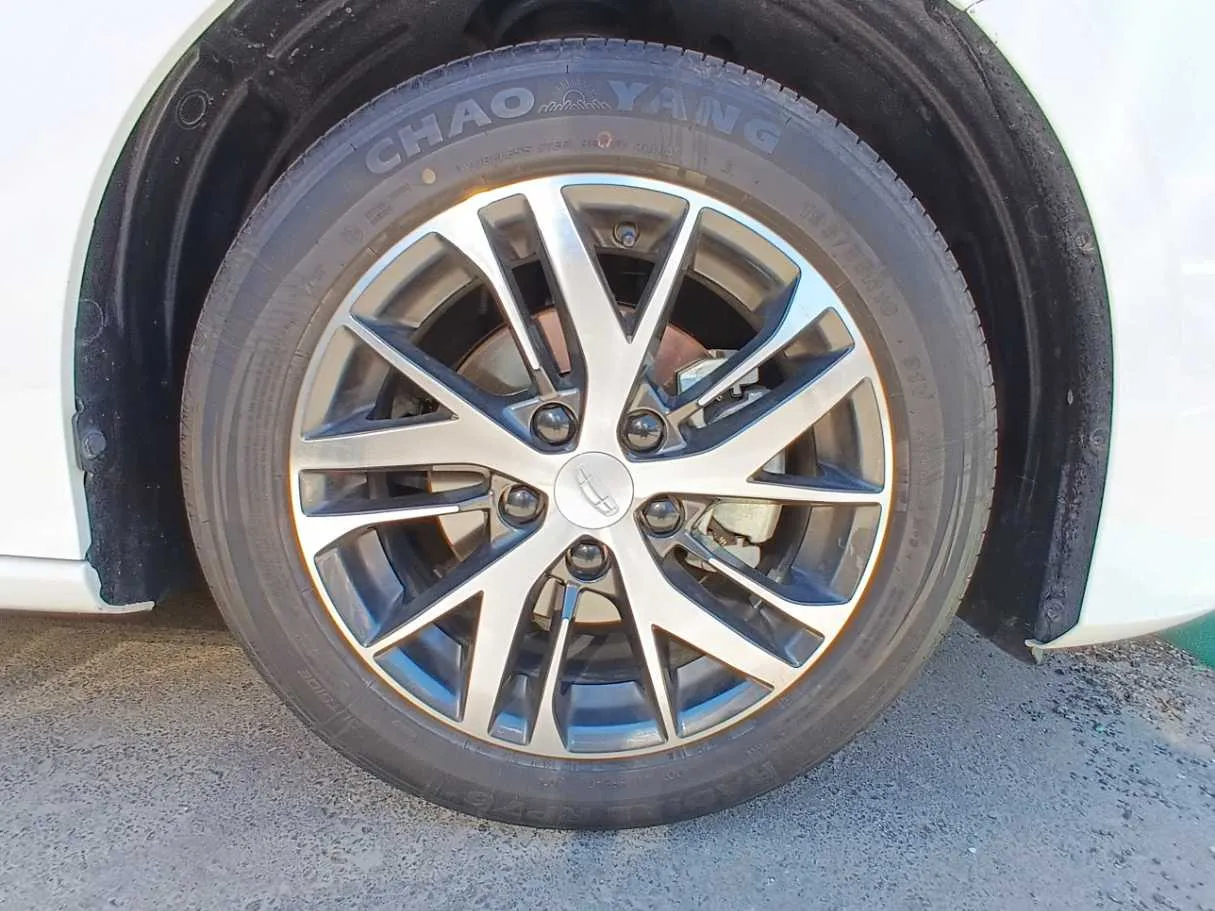 Car image 9