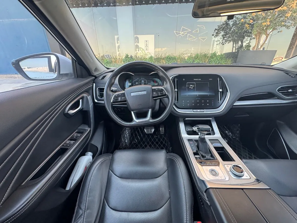 Car image 16