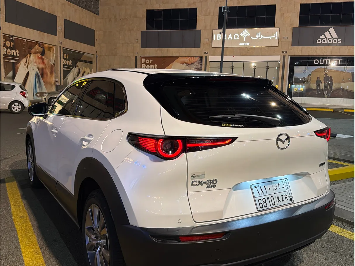 Car image 4