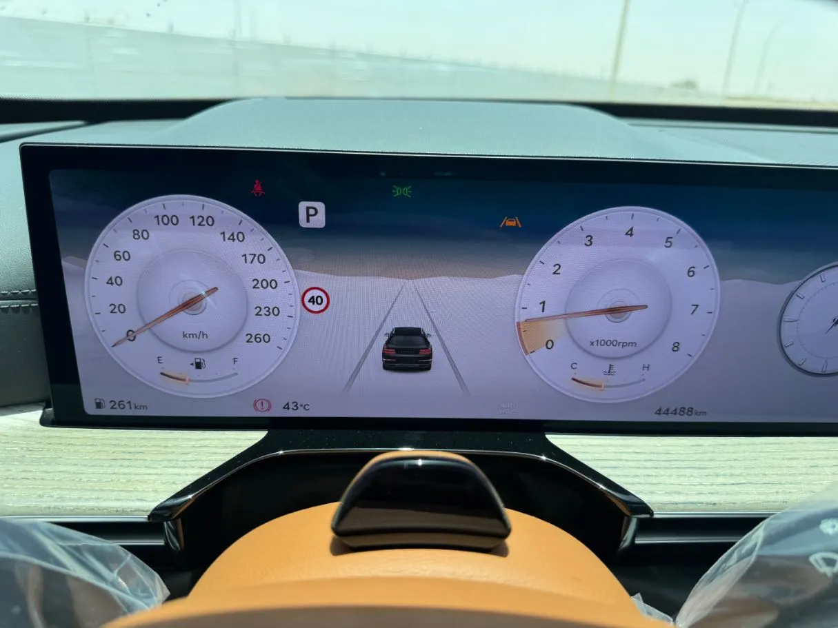 Car image 19