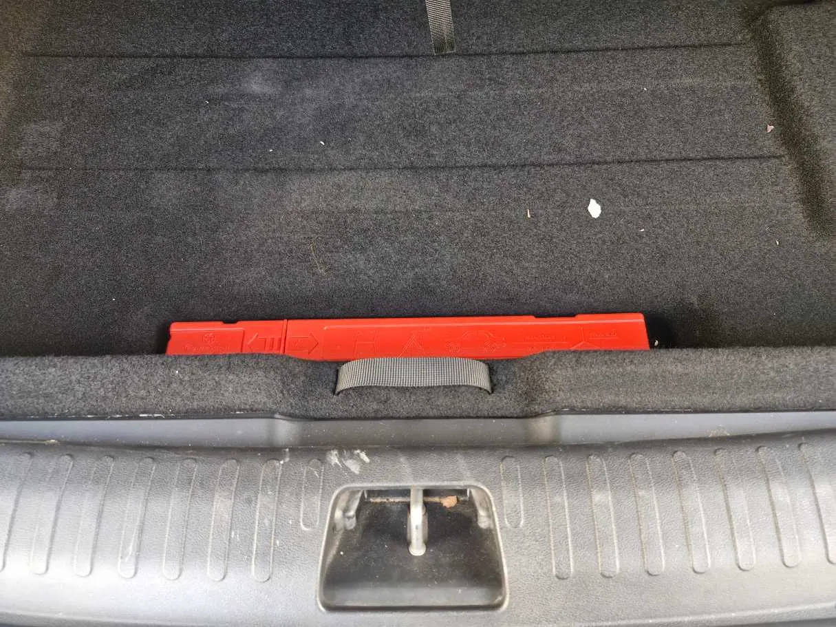 Car image 24