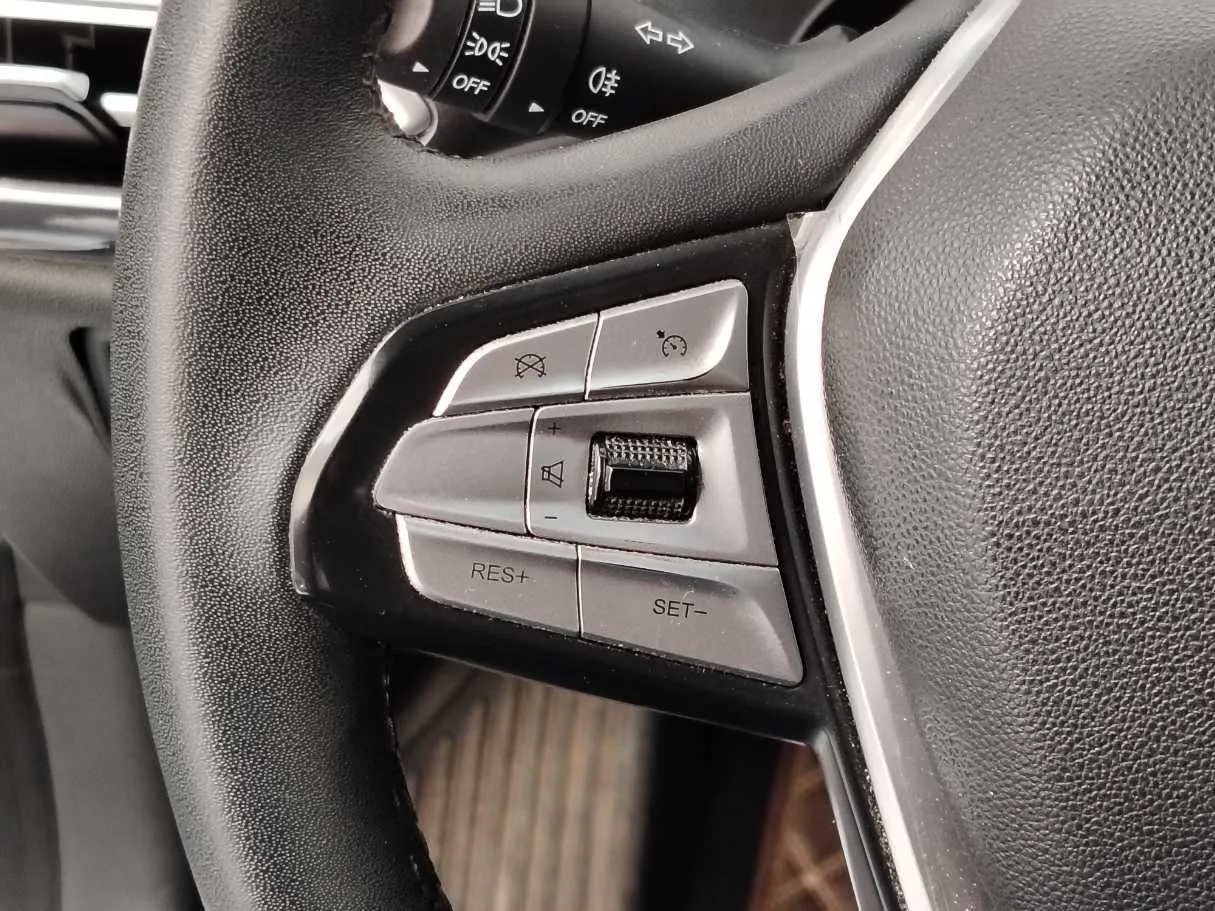 Car image 30