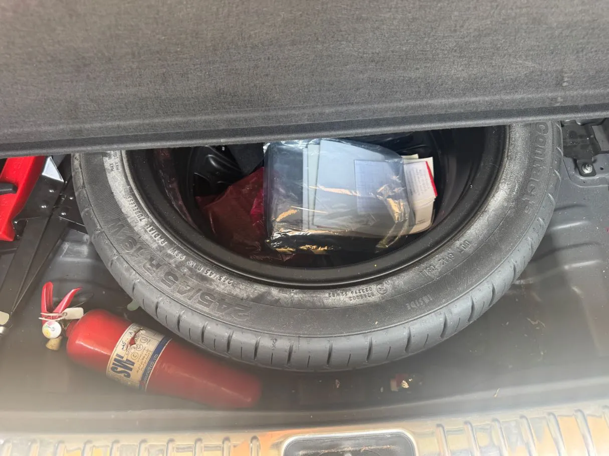 Car image 23