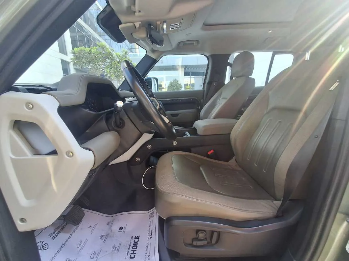 Car image 12
