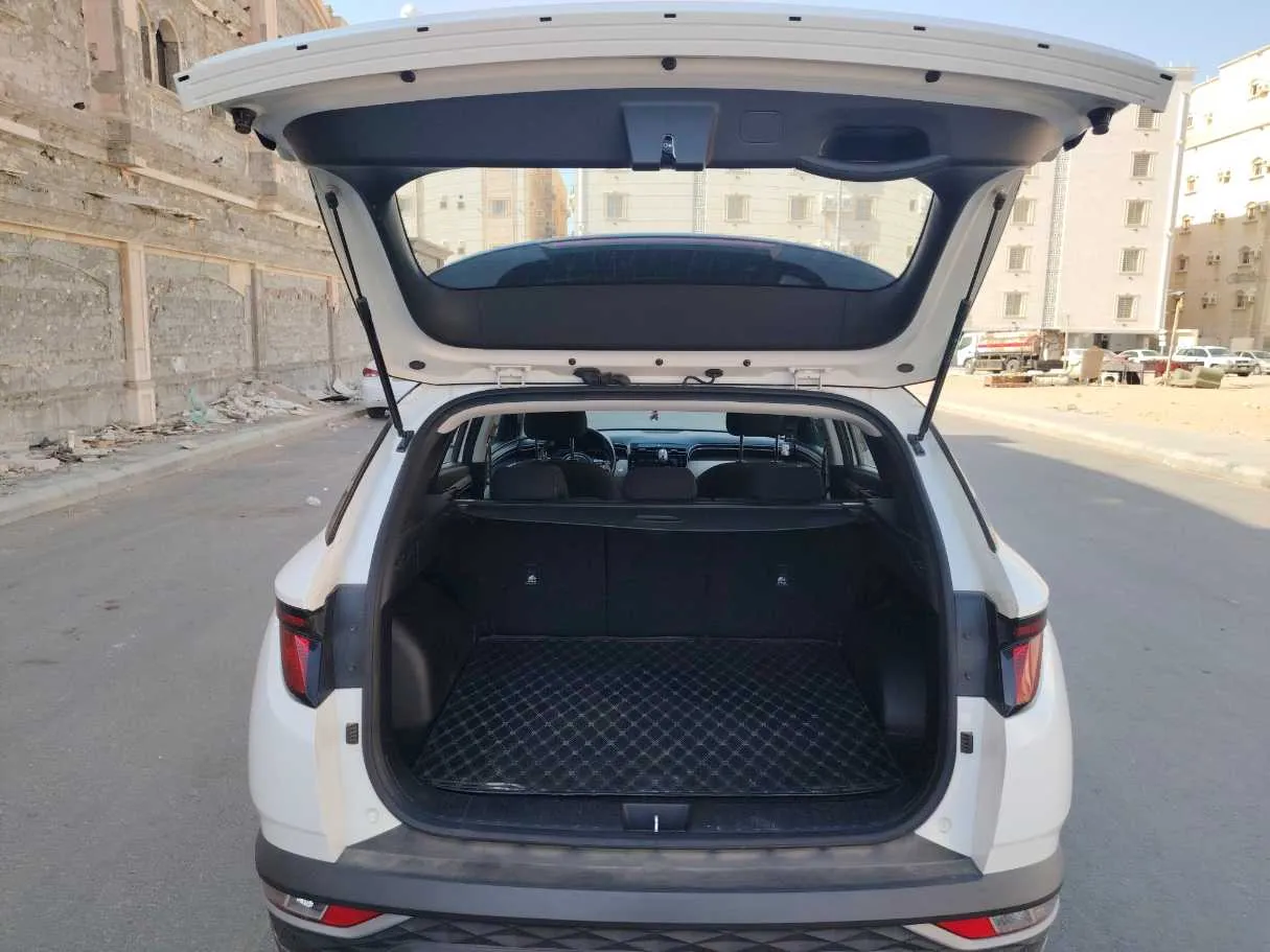 Car image 24