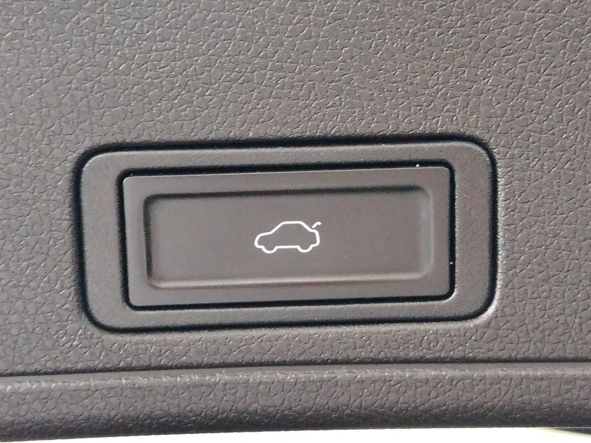 Car image 36