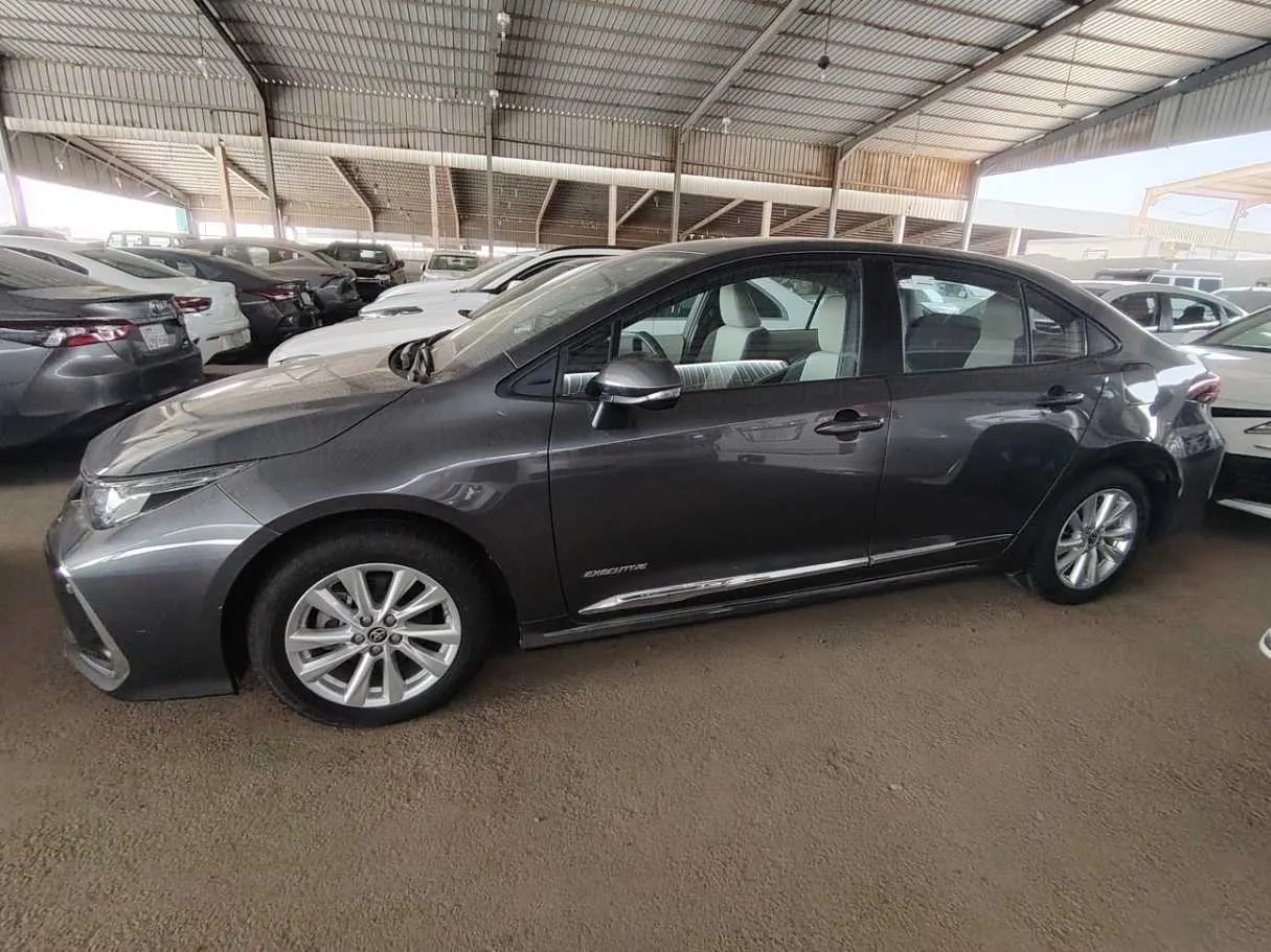 Car image 8