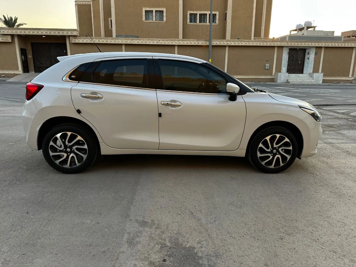Car image 4