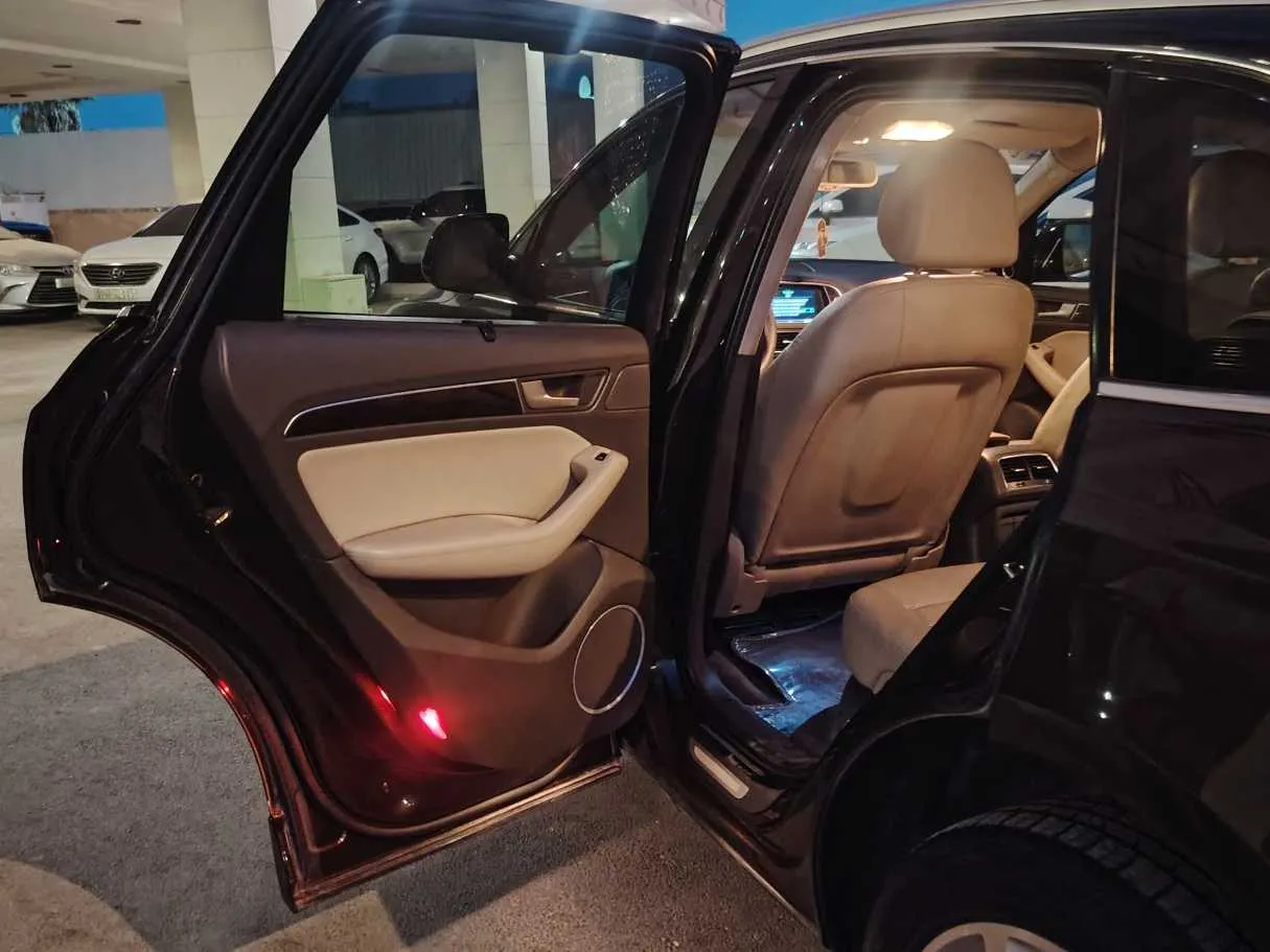 Car image 13