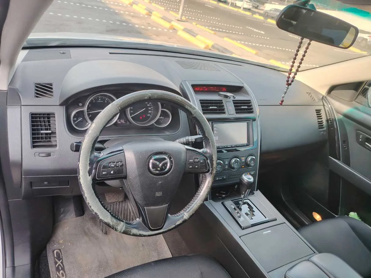 Car image 11