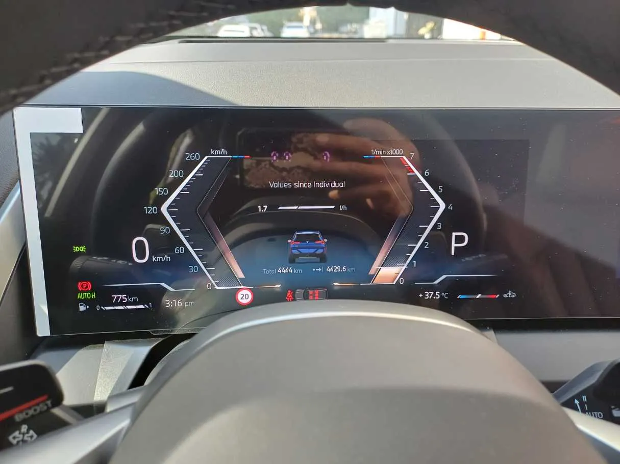 Car image 19