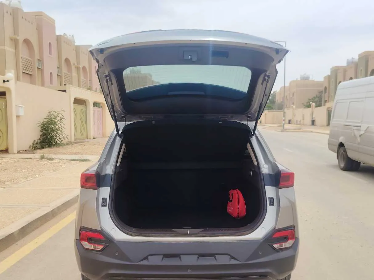Car image 25