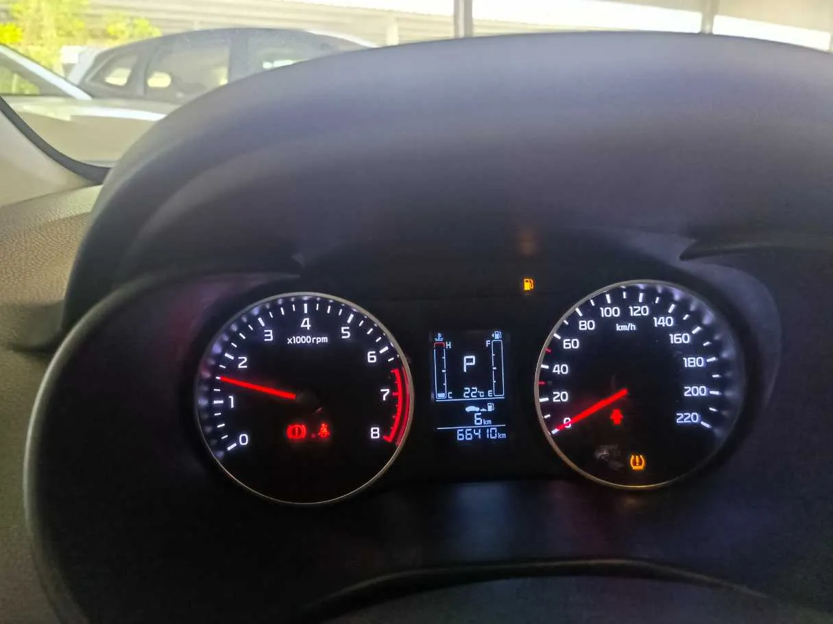 Car image 14
