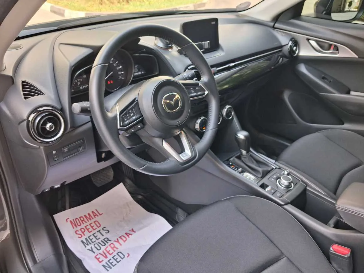 Car image 11