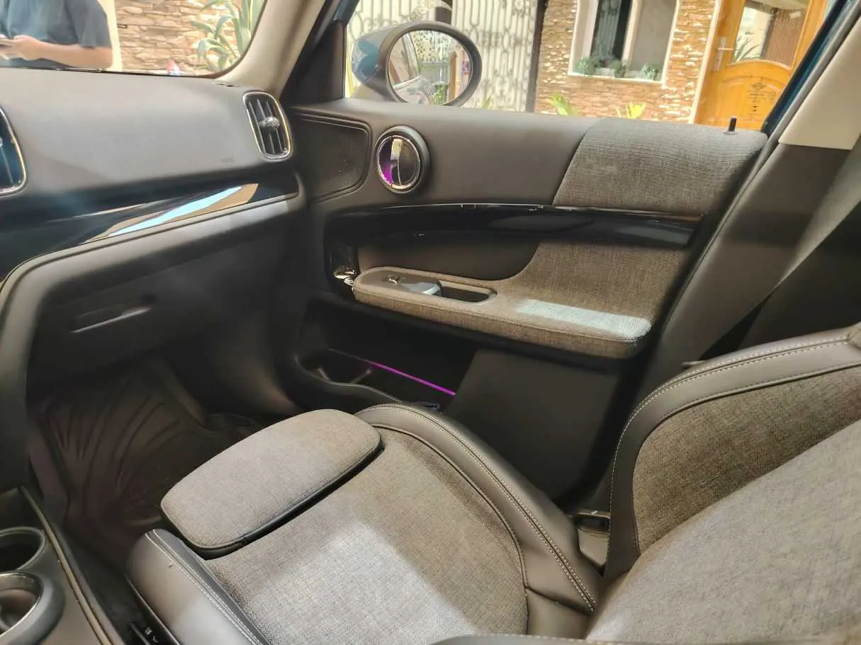 Car image 22