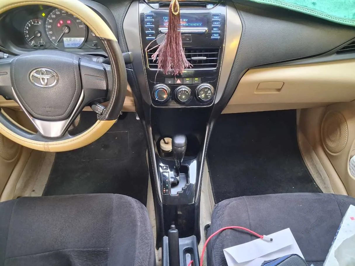Car image 17