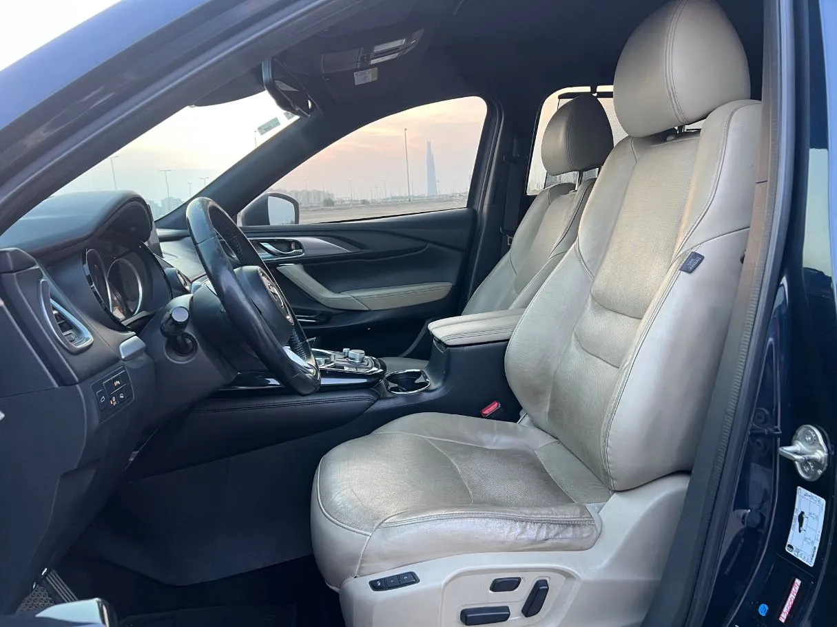 Car image 12
