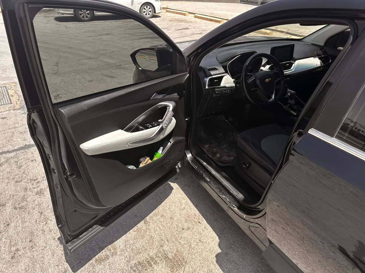 Car image 11