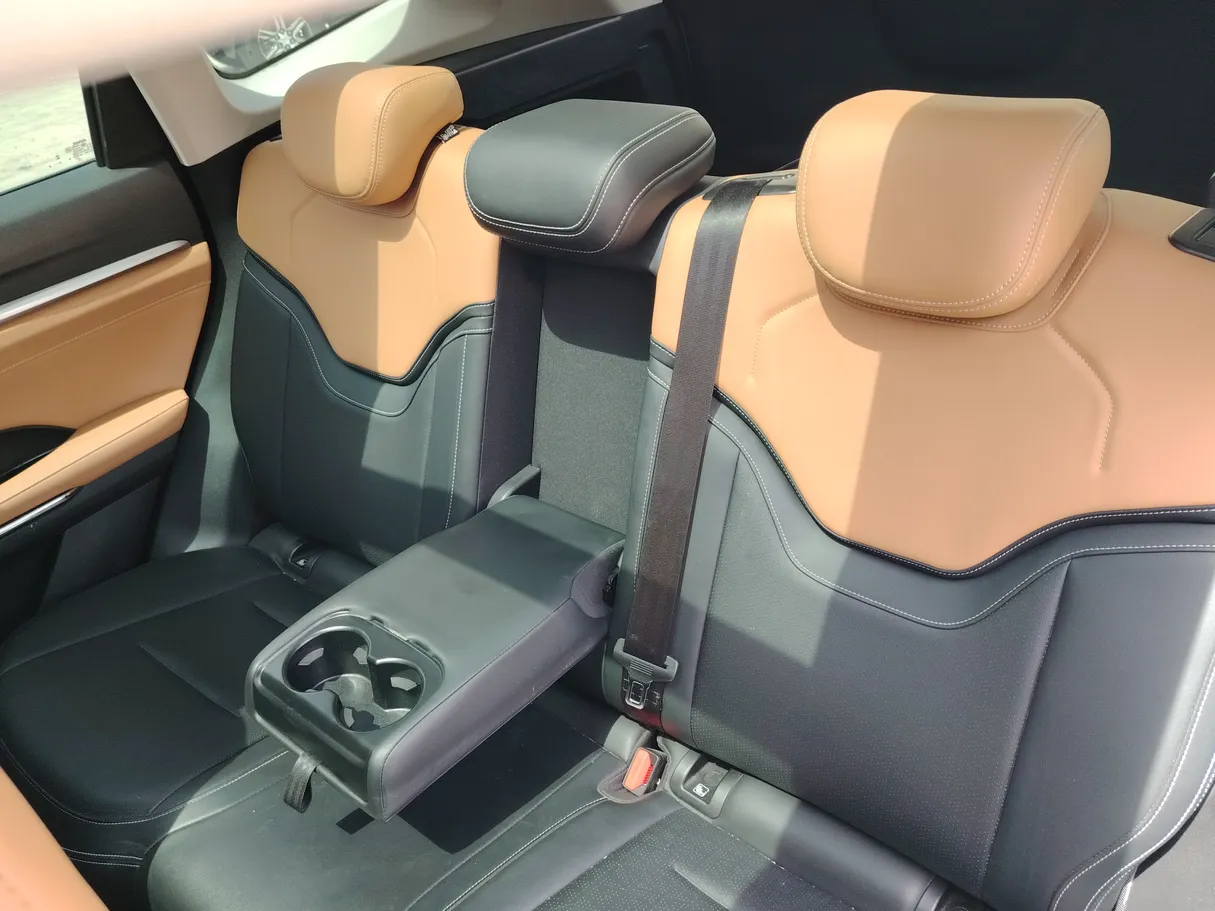Car image 13