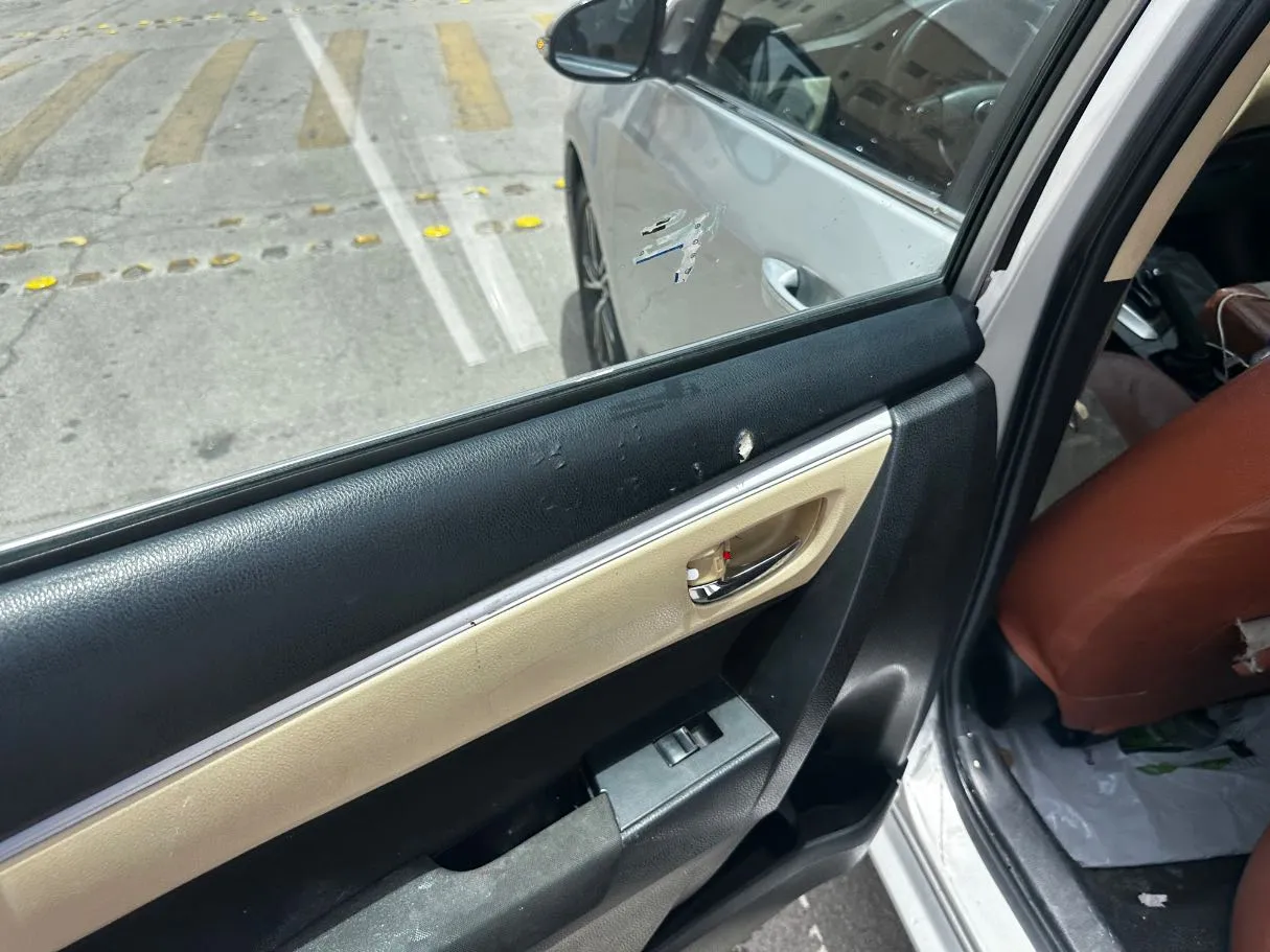 Car image 22
