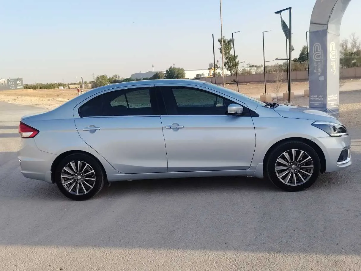 Car image 4