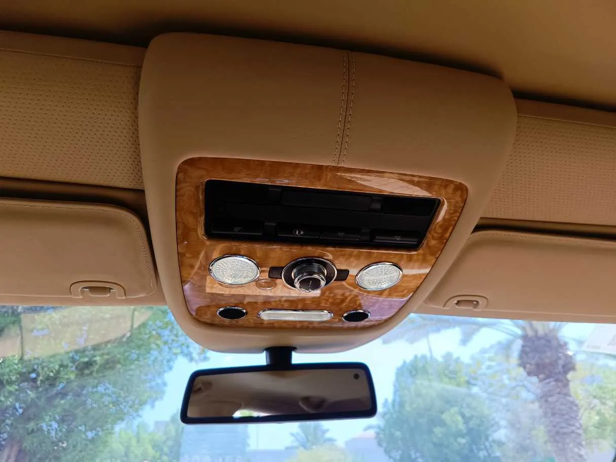 Car image 34