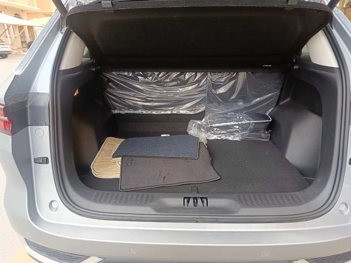 Car image 25