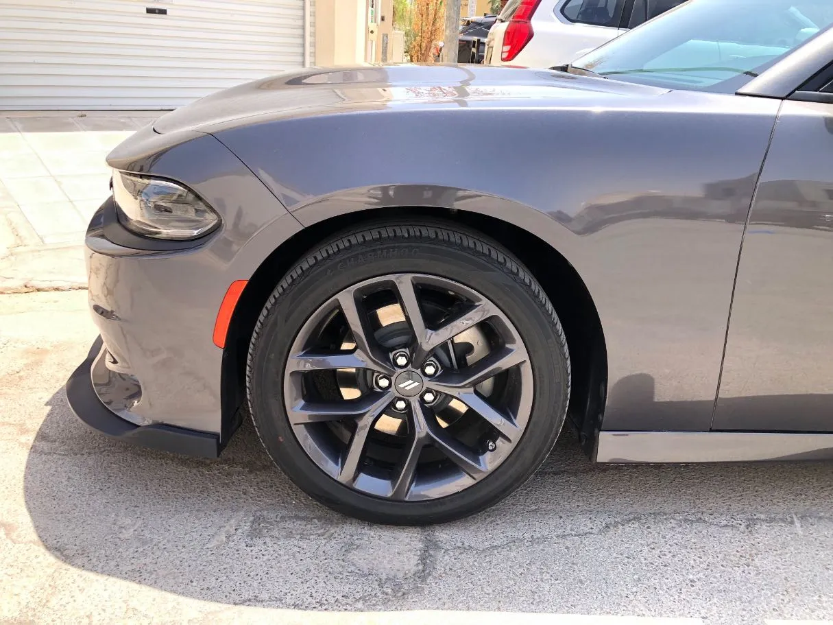 Car image 9