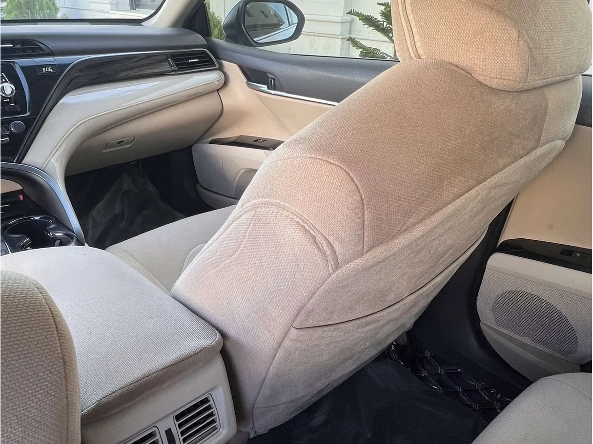 Car image 12