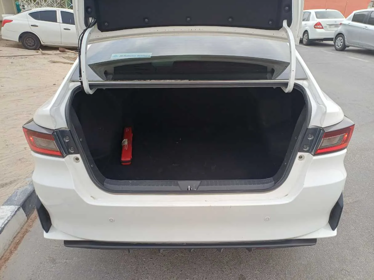 Car image 20