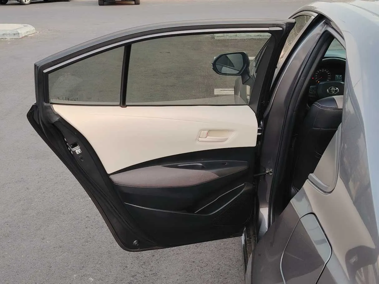 Car image 14