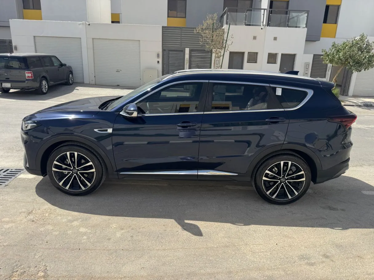 Car image 8
