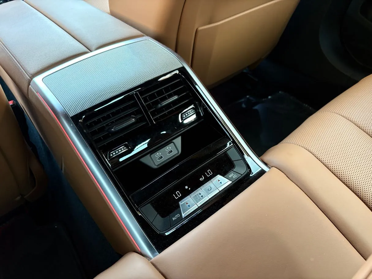 Car image 32