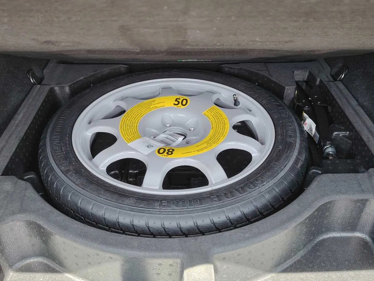 Car image 37