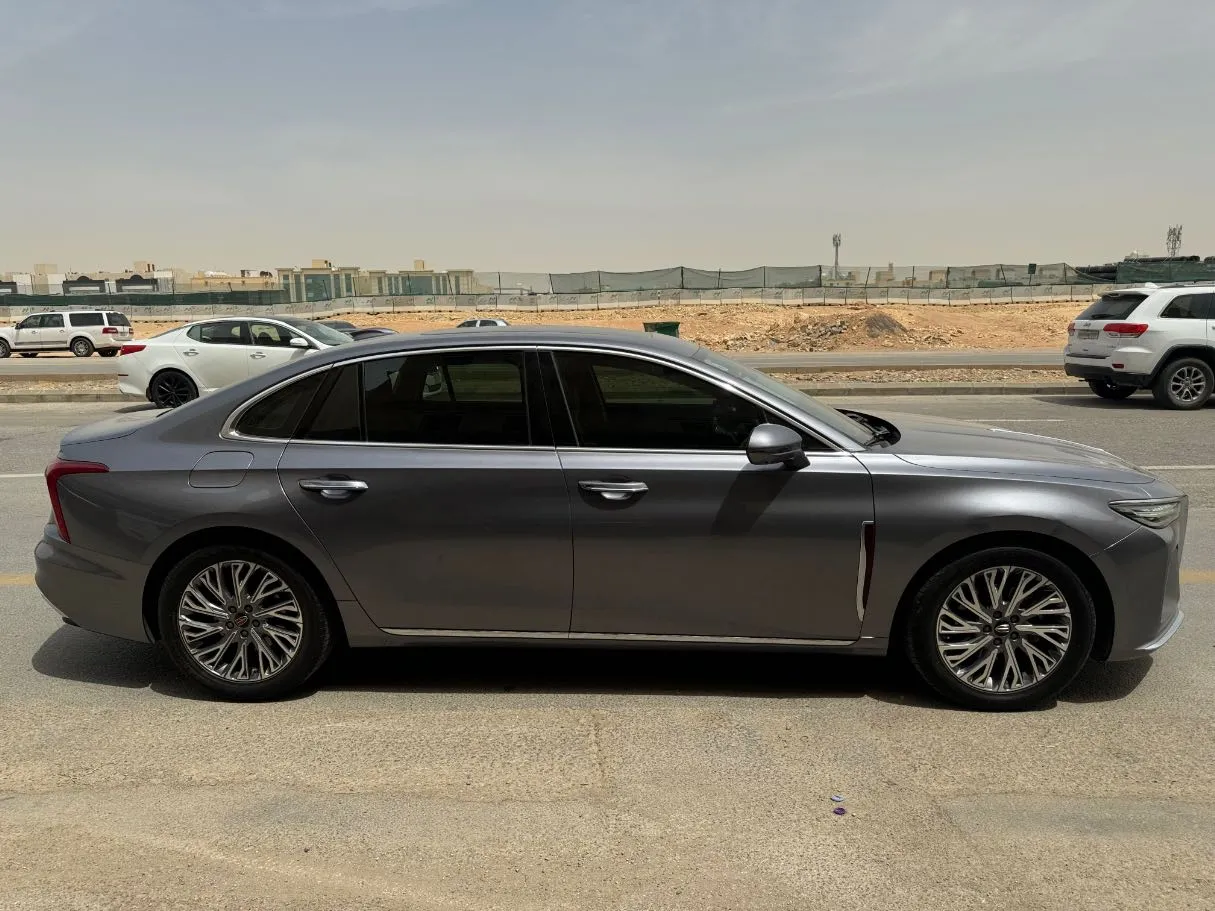 Car image 4
