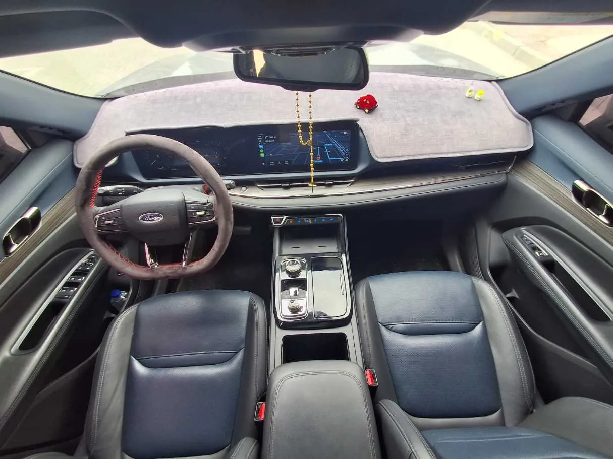 Car image 14