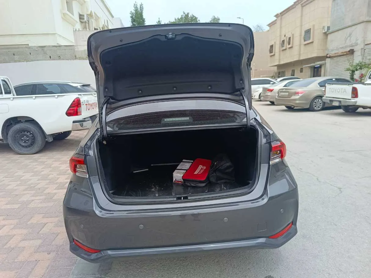 Car image 24
