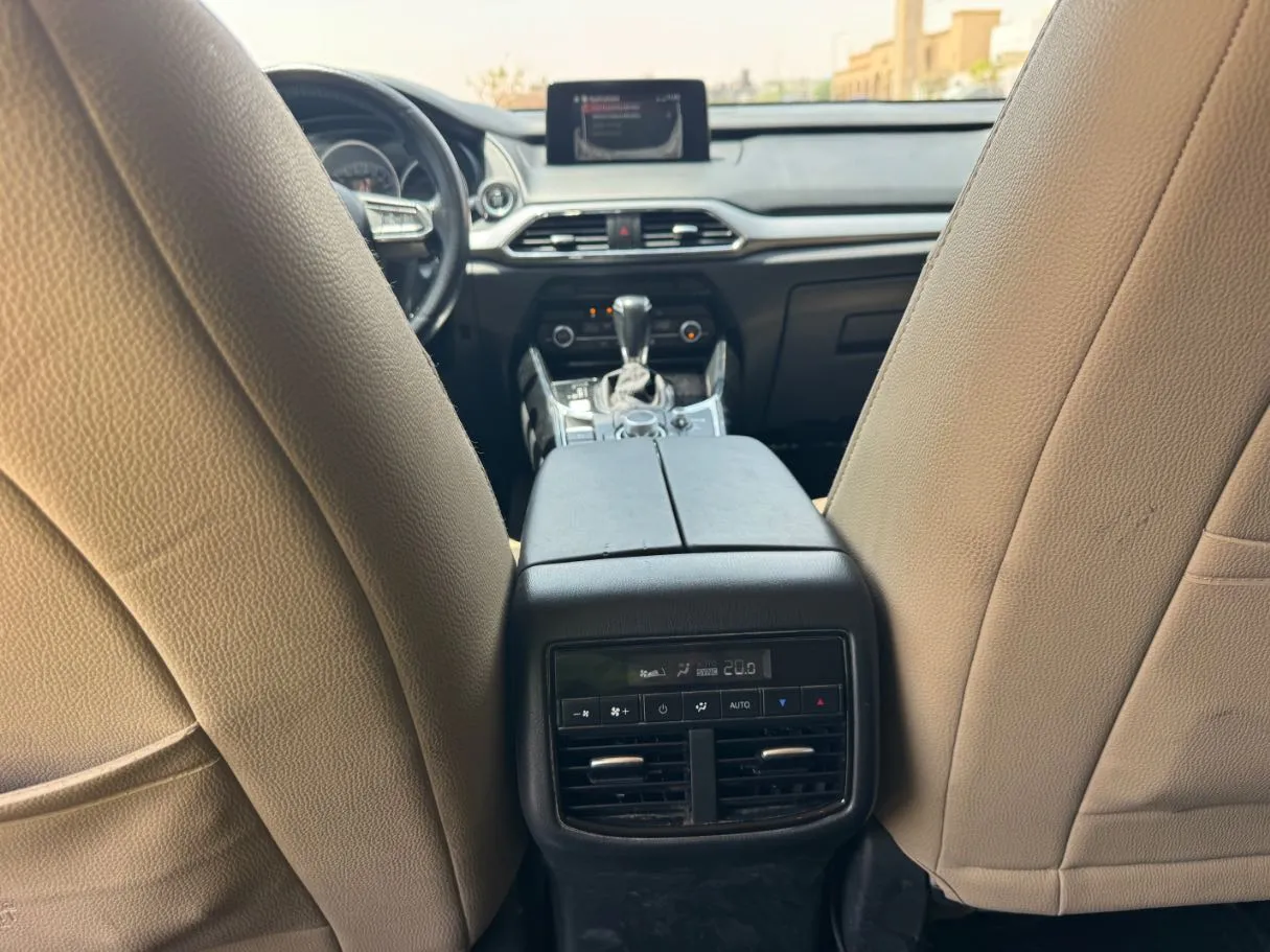 Car image 20
