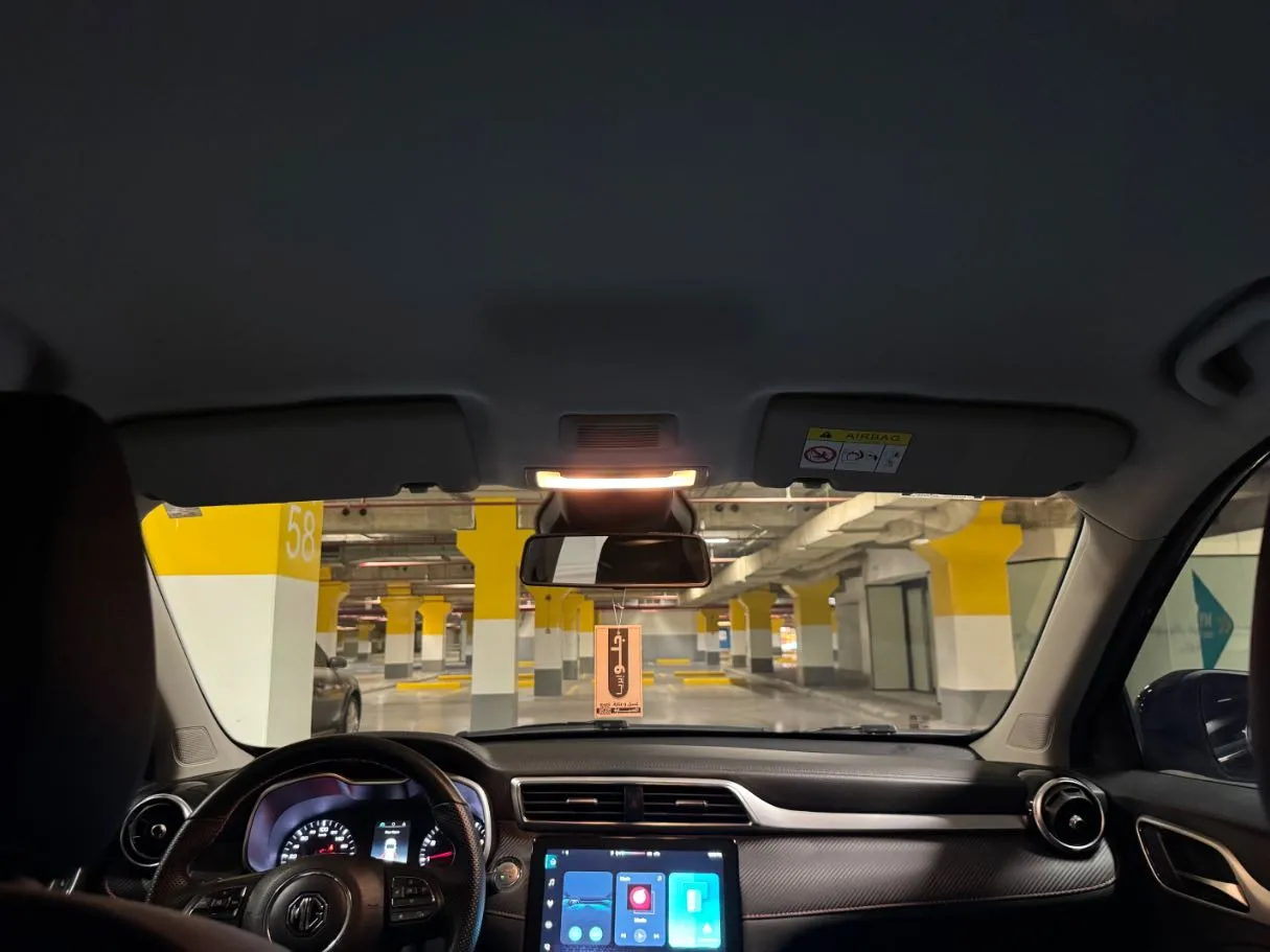 Car image 14