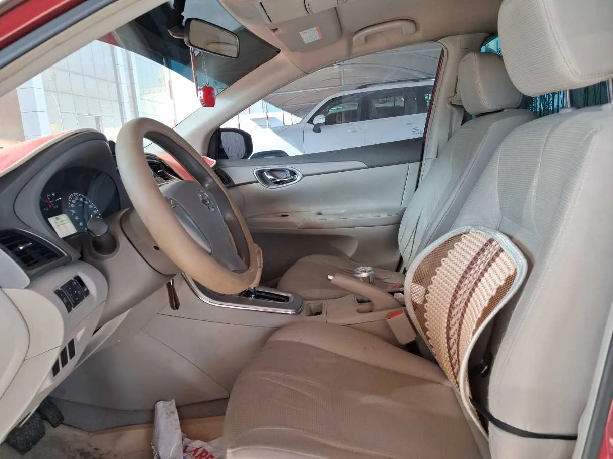 Car image 12