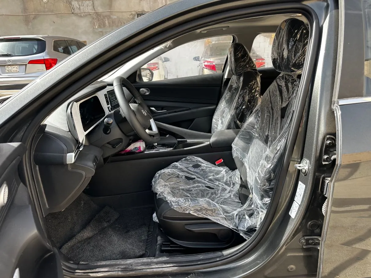 Car image 12