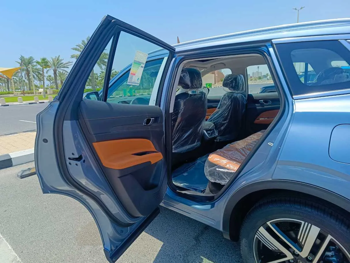 Car image 15